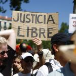 Pancarta en defensa de la libertad judicial durante la protesta del Supremo