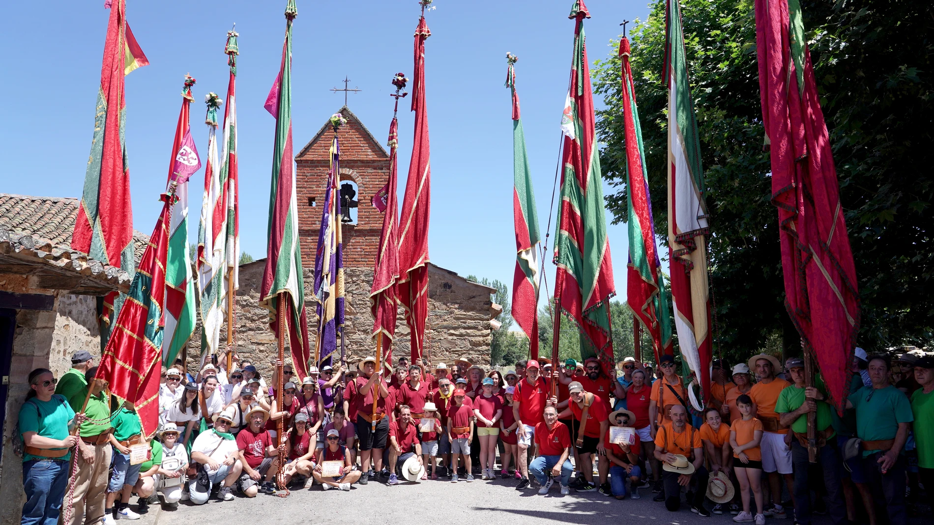 Una docena de pendones en Oteruelo de la Valduerna (León)