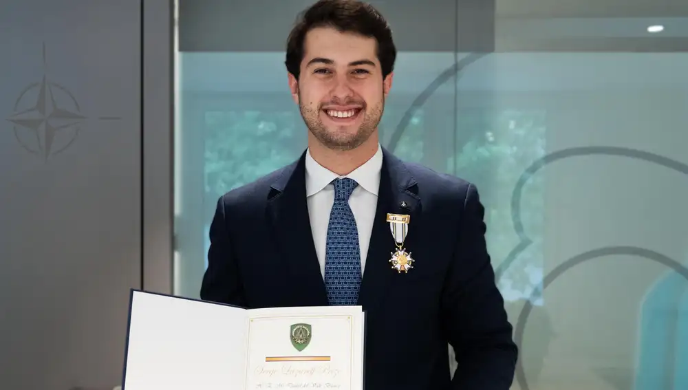 Daniel del Valle, el español más joven en ser condecorado por la OTAN