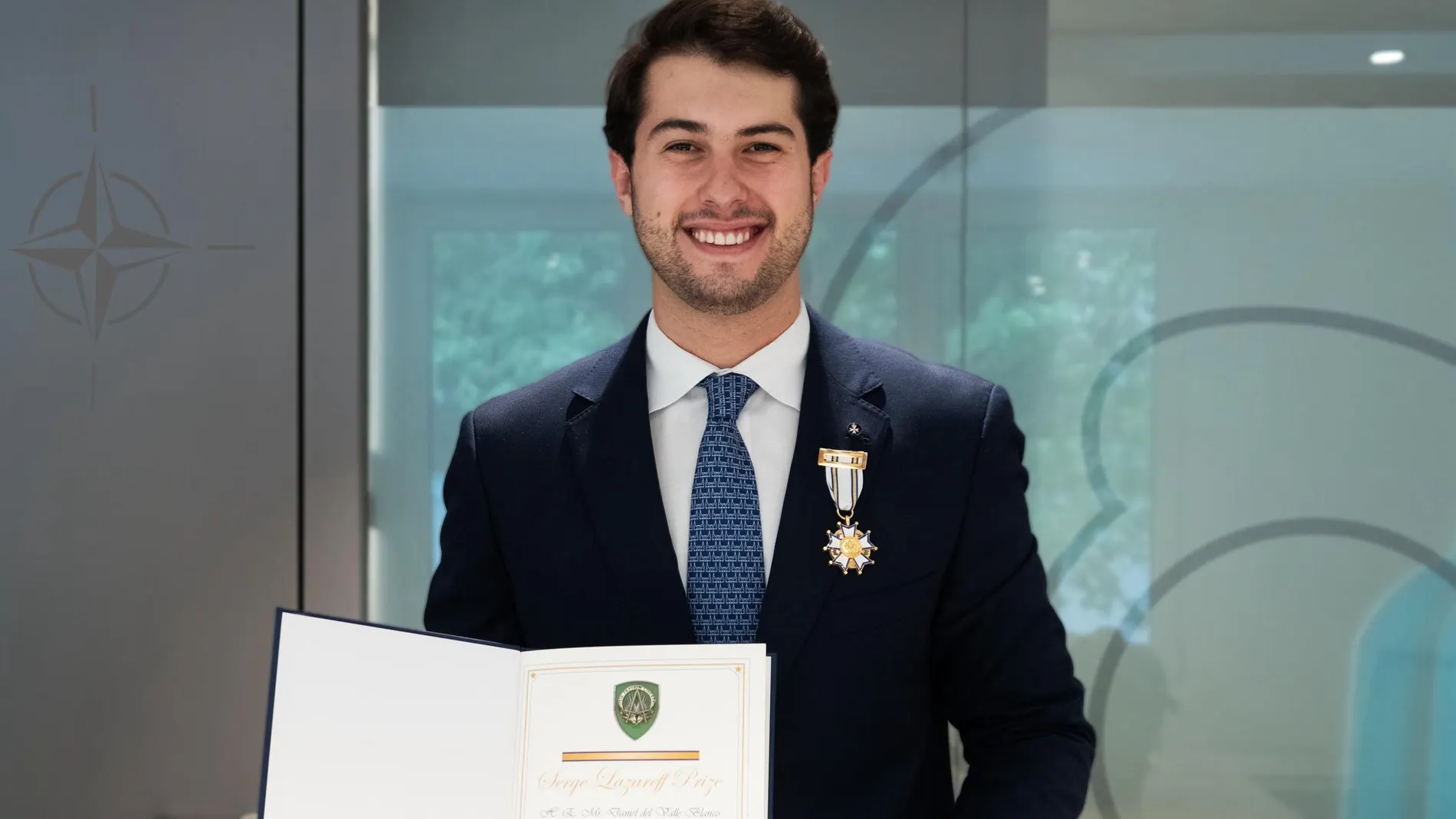 Daniel del Valle, el español más joven en ser condecorado por la OTAN