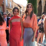 Paz Padilla y Ana Ferrer en la boda de Ana de Miguel y Álvaro Aguilar en Sevilla.