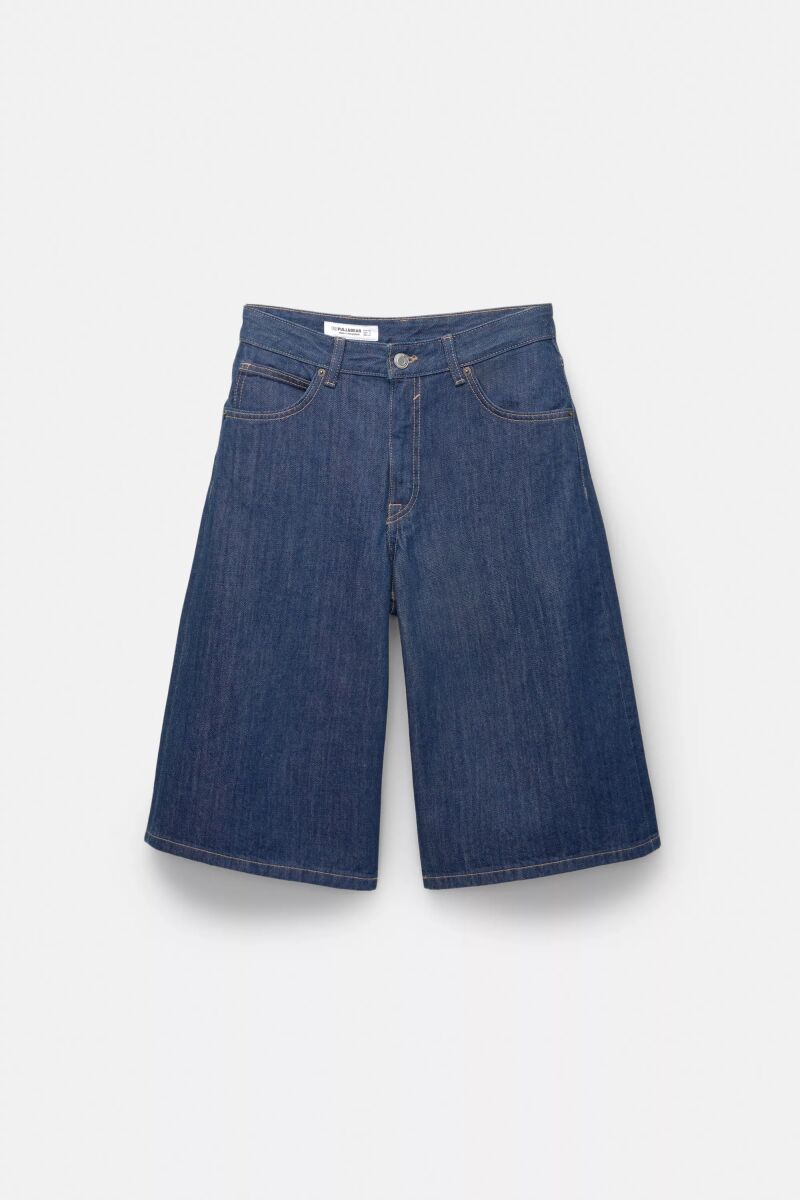 Bermudas 'jort' denim desgastadas.