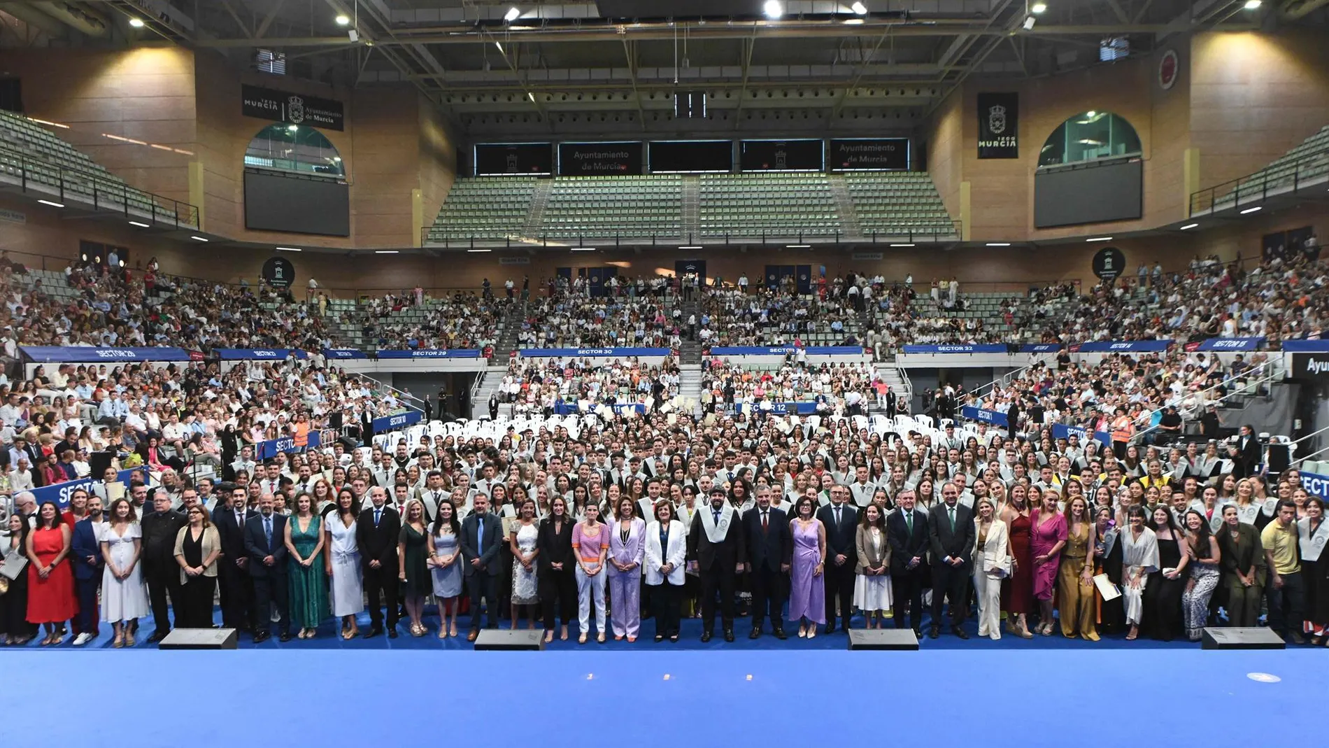 MURCIA.-López Miras asiste a la graduación de Enfermería de la UCAM y destaca la importancia de mantener viva la vocación
