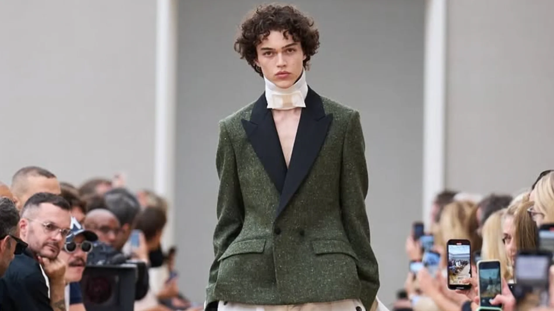 Jonathan Anderson: del niño que soñaba con el teatro al nuevo director global que reinterpreta Dior