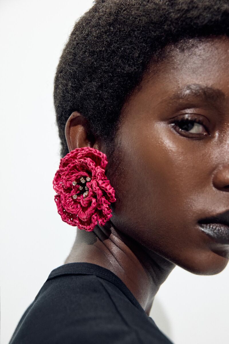 Pendientes de flores 3D: un toque dulce sin caer en lo cursi