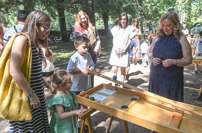 La «Isla Fantasía», inaugurada por la alcaldesa de Burgos, Cristina Ayala