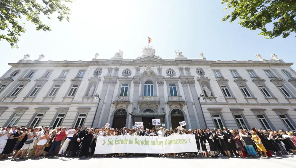Manifestación de jueces y fiscales contra la 'ley Bolaños', en directo: última hora desde el Tribunal Supremo