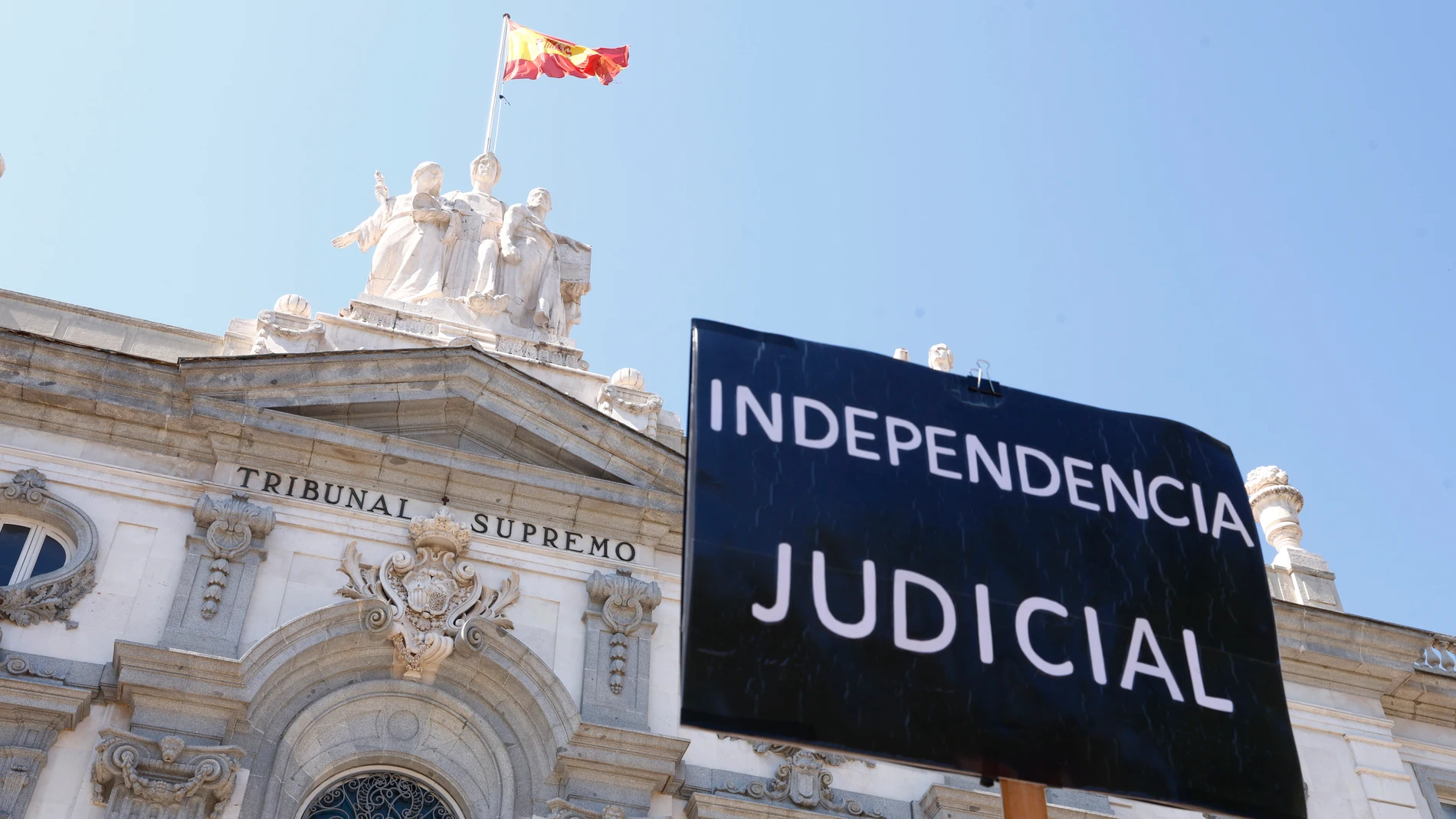 Concentracin en el Tribunal Supremo en defensa del poder judicial y la independencia del mismo.