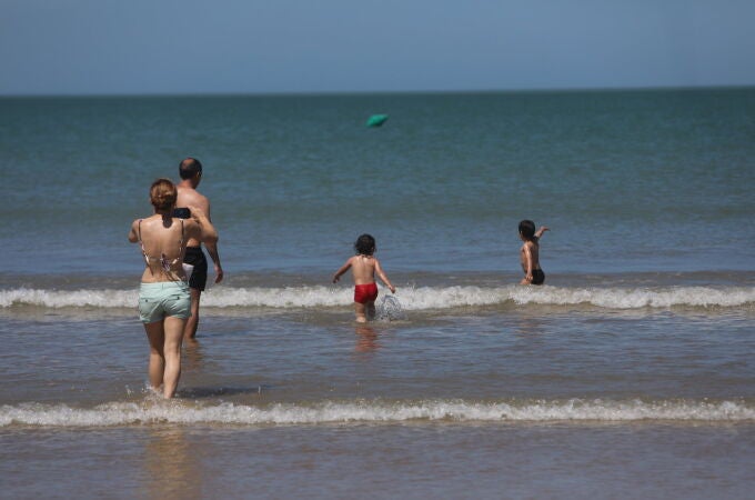 Sucesos.- Muere un bañista de 69 años en la playa de Valdelagrana, en El Puerto (Cádiz)
