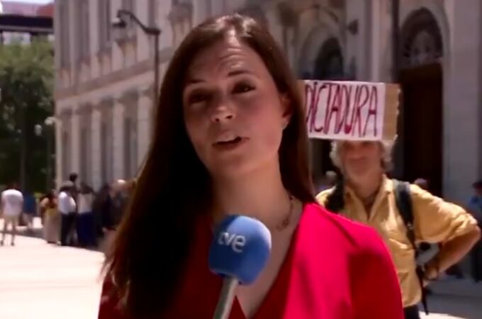 El presidente de RTVE denuncia la agresión a periodistas: "Esto es inaceptable e impropio de una democracia"