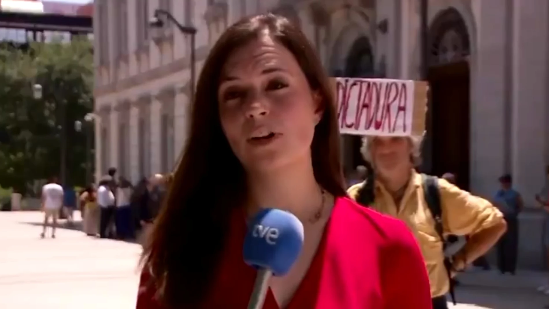 El presidente de RTVE denuncia la agresión a periodistas: "Esto es inaceptable e impropio de una democracia"