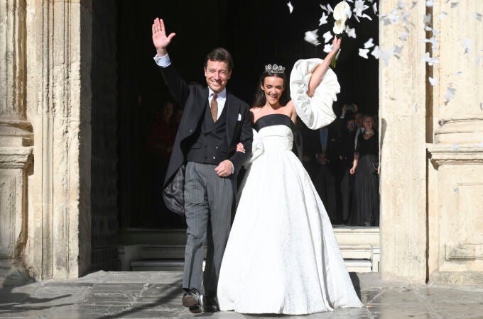Lorenzo Moinet Ybarra y Gabriela Represa en su boda en Sevilla.