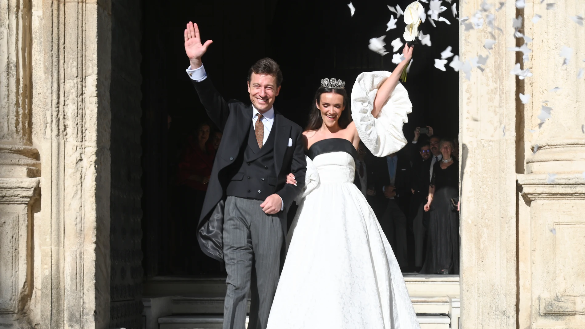 Lorenzo Moinet Ybarra y Gabriela Represa en su boda en Sevilla.