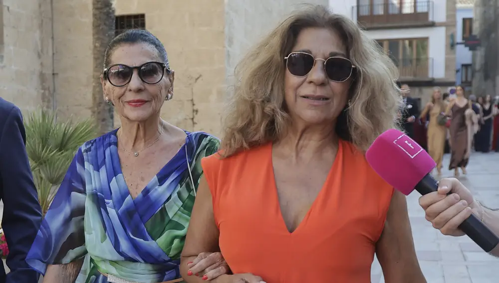 Carmen y Lolita Flores en la boda de Paty Sánchez-Flores y Javier Millet Ripoll