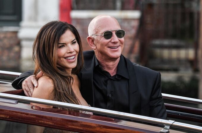 Lauren Sánchez y Jeff Bezos en la recta final de su boda.