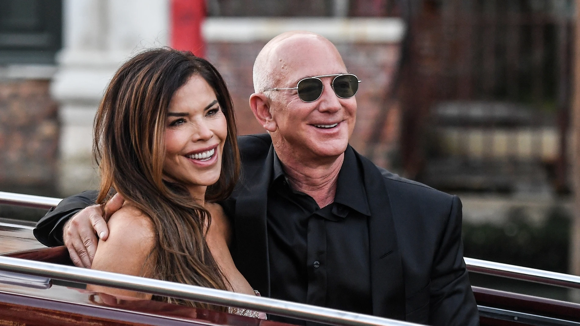 Lauren Sánchez y Jeff Bezos en la recta final de su boda.