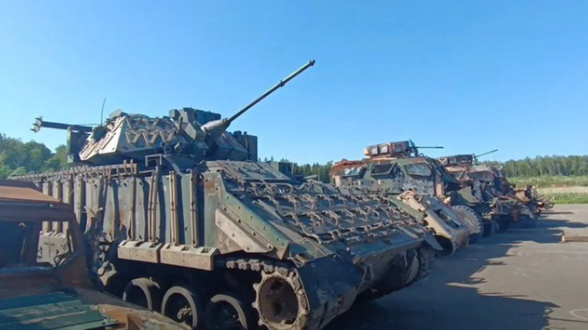 Un blindado Bradley estadounidense modificado con un cañón ruso de 30 mm