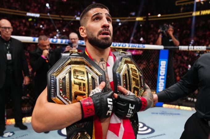 Ilia Topuria noqueó a Oliveira y logró su segundo cinturón de la UFC