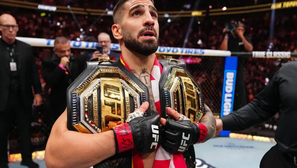 Ilia Topuria noqueó a Oliveira y logró su segundo cinturón de la UFC