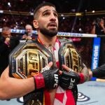Ilia Topuria noqueó a Oliveira y logró su segundo cinturón de la UFC