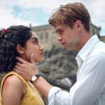 Vas a llorar con Ambika Mod ('The Stolen Girl') y Leo Woodall ('The White Lotus 2')
