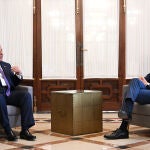 Sánchez durante su reunión en Sevilla con el presidente de Panamá, José Raúl Mulino