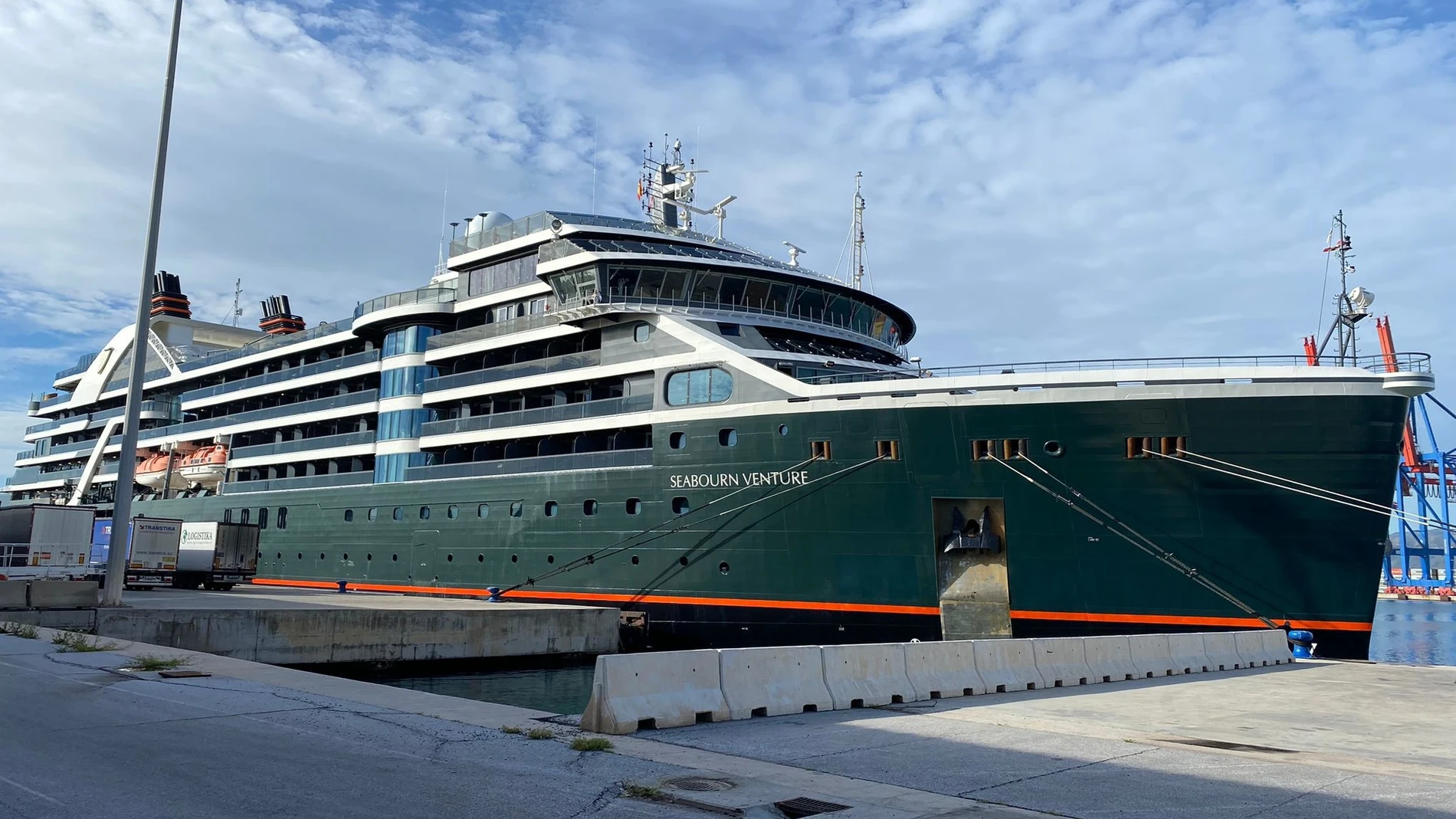 Un crucero atraca en el puerto de Málaga