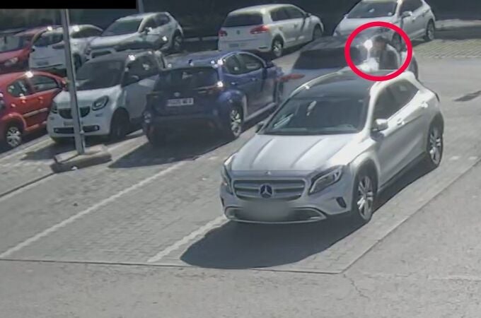 Ocho detenidos en Madrid por cometer una veintena de hurtos a través del método de la siembra