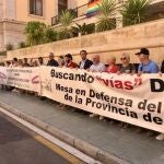 Protesta de la Mesa en Defensa del Tren en la Subdelegación del Gobierno en Almería