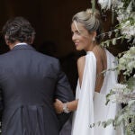 Paty Sánchez-Flores entra a la iglesia acompañada de su padre, Quique Sánchez-Flores