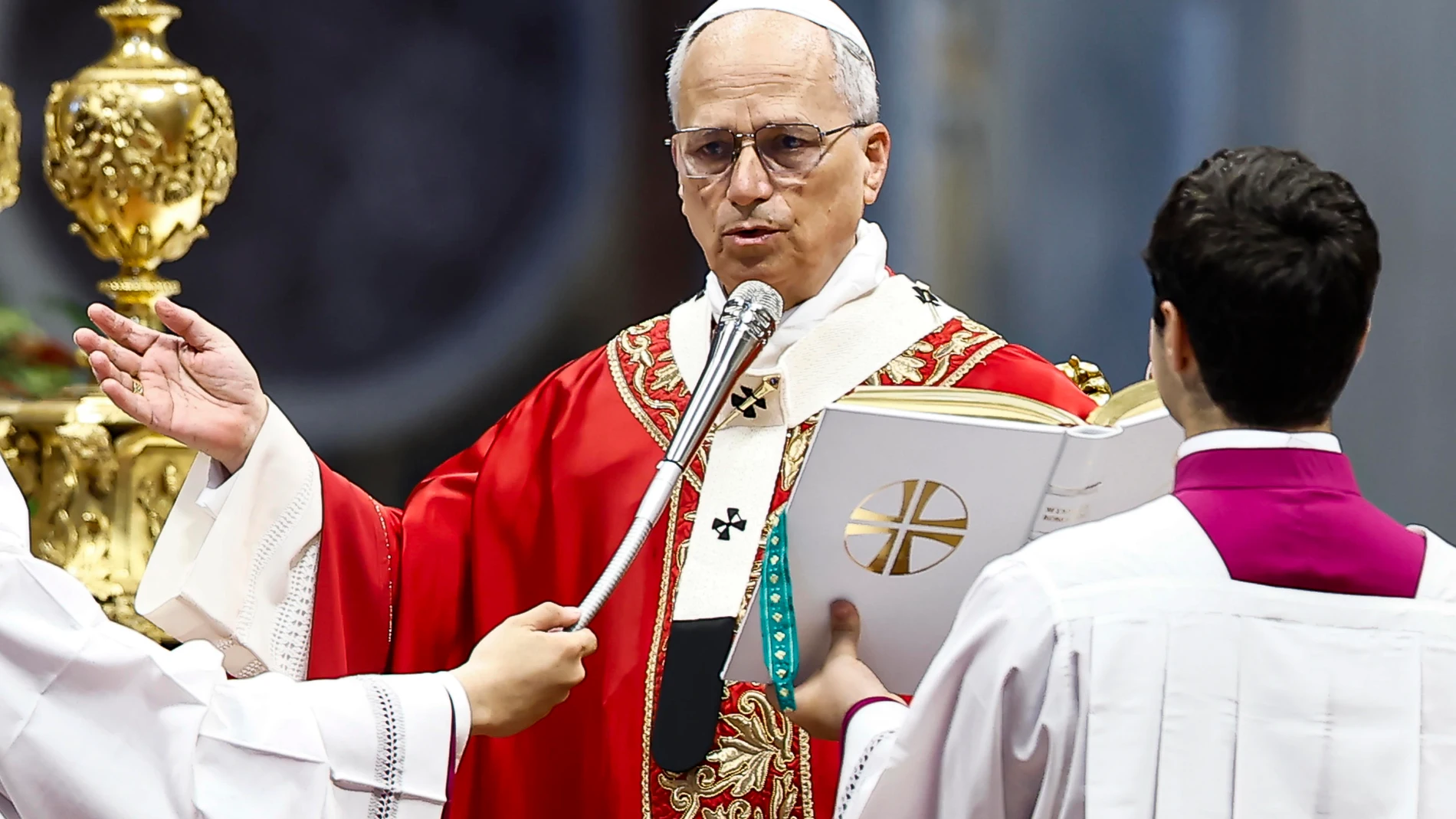 VATICAN CITY (Vatican City State (Holy See)), 29/06/2025.- Pope Leo XIV celebrates a Holy Mass on the Solemnity of the Holy Apostles Peter and Paul, in Saint Peter's Basilica, in Vatican City, 29 June 2025. (Papa) EFE/EPA/ANGELO CARCONI