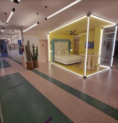 La habitación ubicada en la recepción del Hotel Paradiso