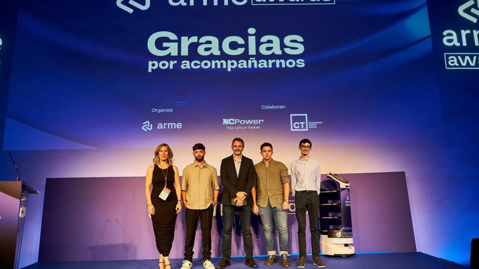 Un robot móvil que ayuda a personas con discapacidad en aeropuertos y una máquina para inspeccionar zonas inundadas, entre los ganadores de los I ARME Awards