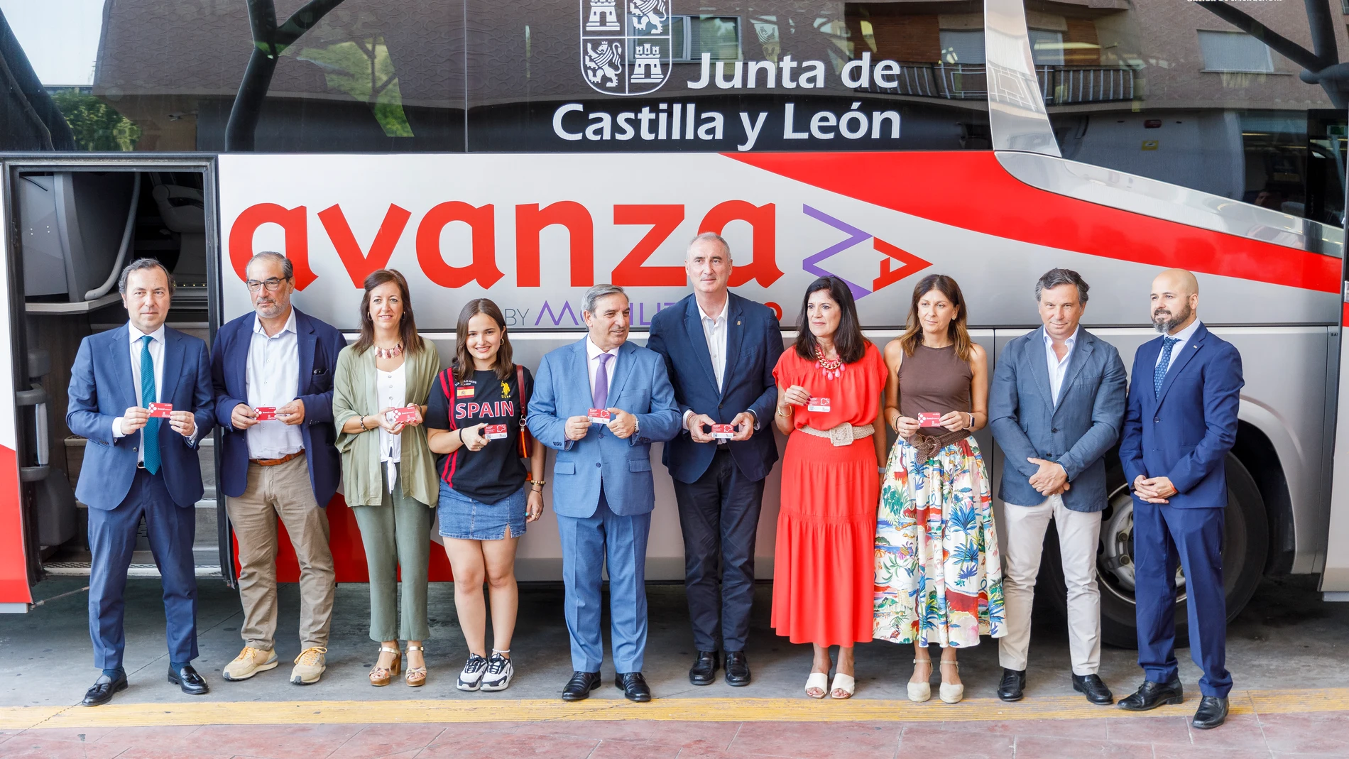 José Luis Sanz Merino y Pedro Arahuetes en la estación de autobuses de Segovia
