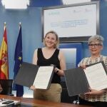 La vicepresidenta de la Junta de Castilla y León y consejera de Familia e Igualdad de Oportunidades, Isabel Blanco, firma con la Asociación de Afectados de Esclerosis Lateral Amiotrófica de Castilla y León (ELACyL) un acuerdo para la introducción de mejoras en el protocolo de colaboración para la atención a las familias y a las personas afectadas de ELA