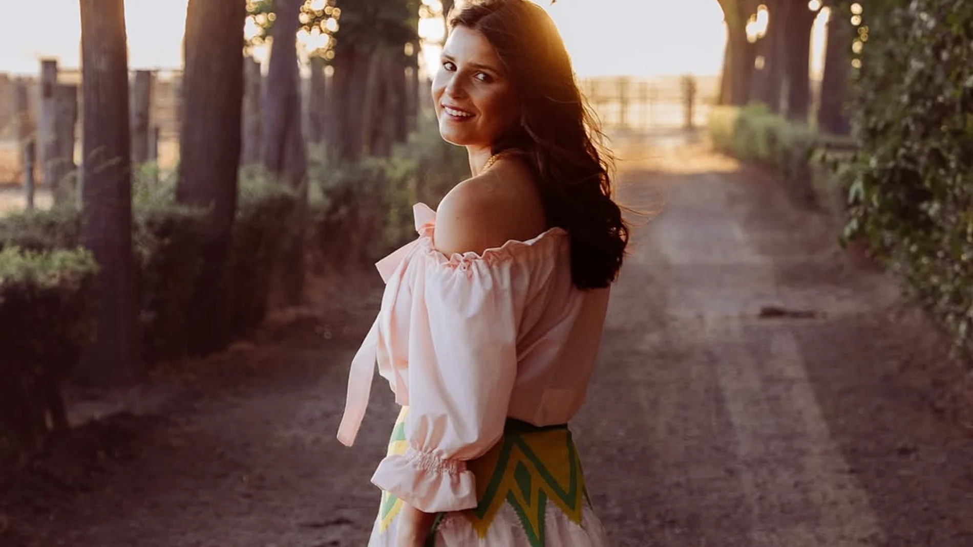 Tana Rivera como modelo de Faitia.