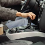 ¿Cómo se frena un coche automático? No basta con pisar el freno