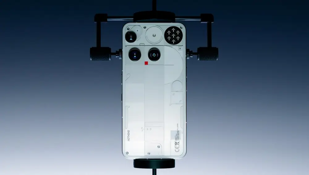 La parte trasera del Nothing Phone (3) en color blanco con su nueva interfaz "Glyph Matrix"