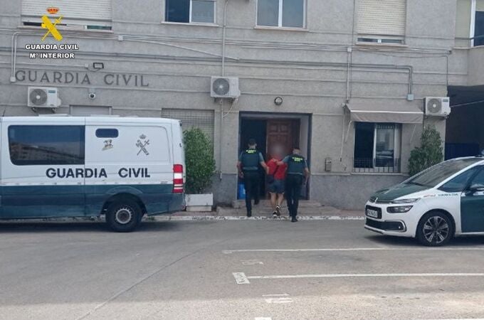 Sucesos.- Detenido acusado de grabar a mujeres mientras se duchaban en un gimnasio de Torrevieja (Alicante)