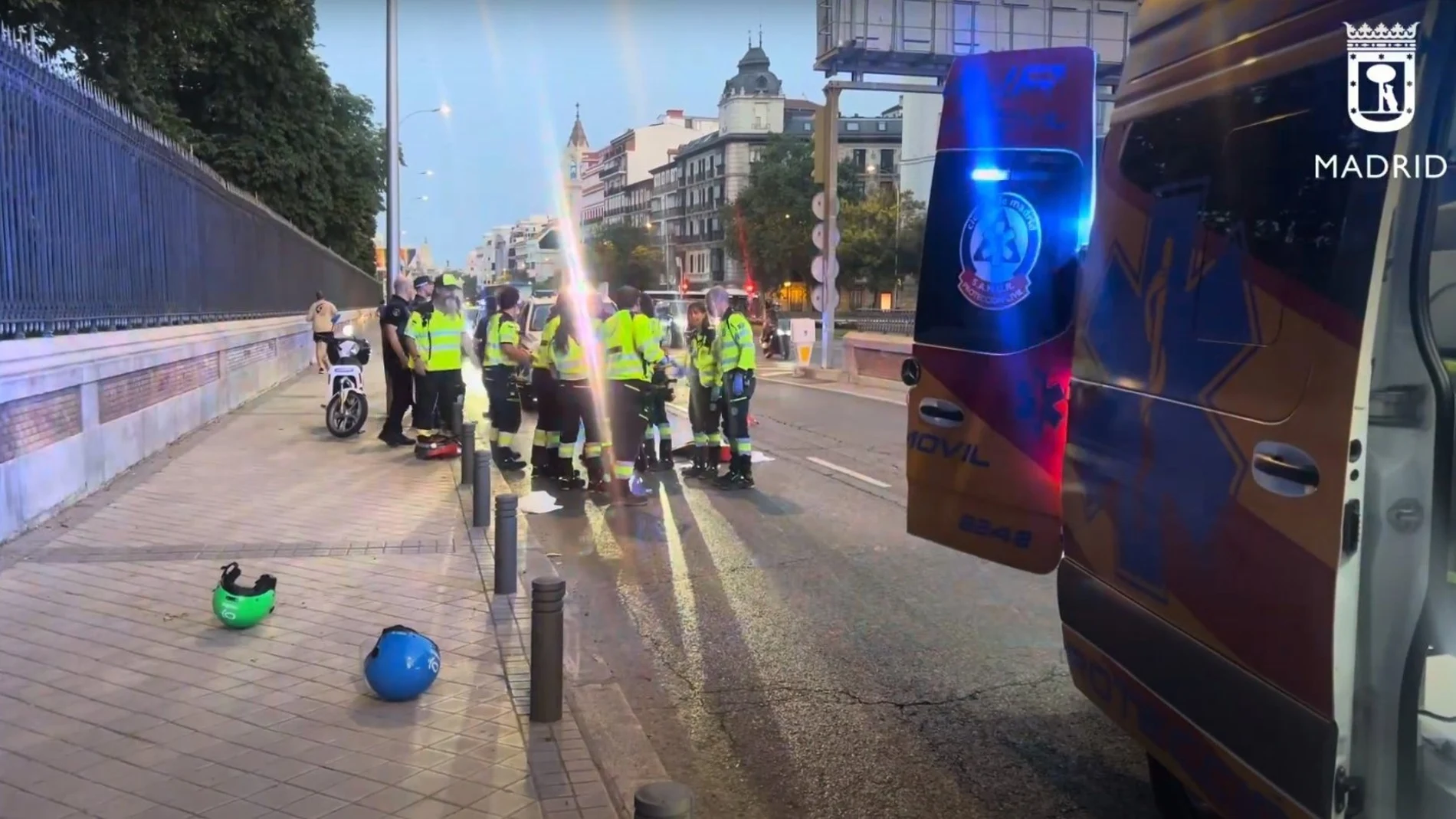 VÍDEO: Sucesos.- Un motorista se da a la fuga tras atropellar a un hombre en el centro de Madrid