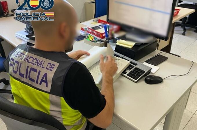 Sucesos.- Detenido un hombre acusado de apuñalar mortalmente a otro en el jardín Primero de Mayo de Elche