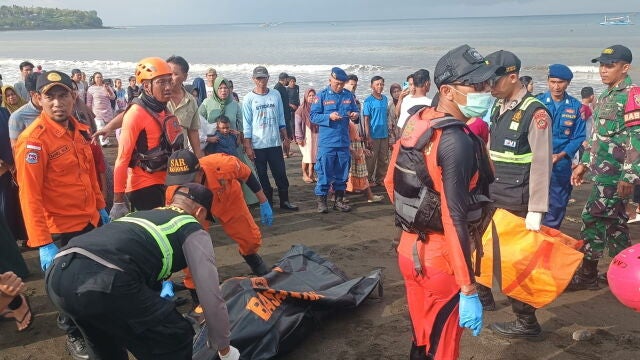 Ferry capsized and sank in the Bali strait