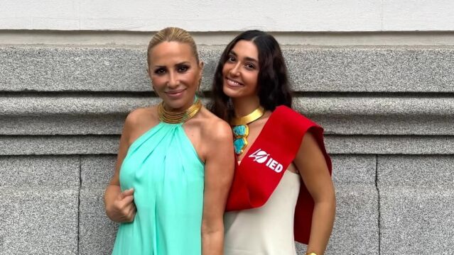 Marta Sánchez junto a su hija Paula.