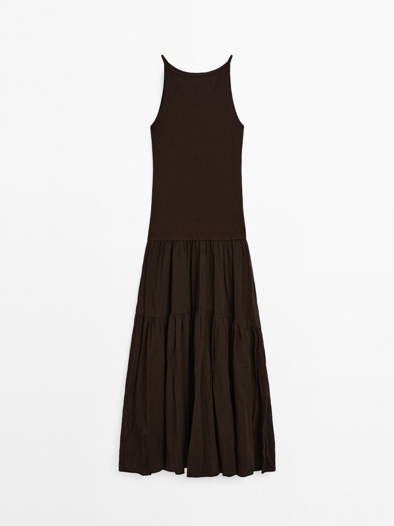 Vestido marrón.