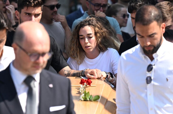 Rute Cardoso, la mujer de Diogo Jota, sigue el féretro