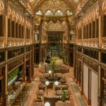 Instantánea de la impresionante galería comercial donde se encuentra el hotel