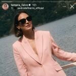 Tamara Falcó con traje rosa empolvado.