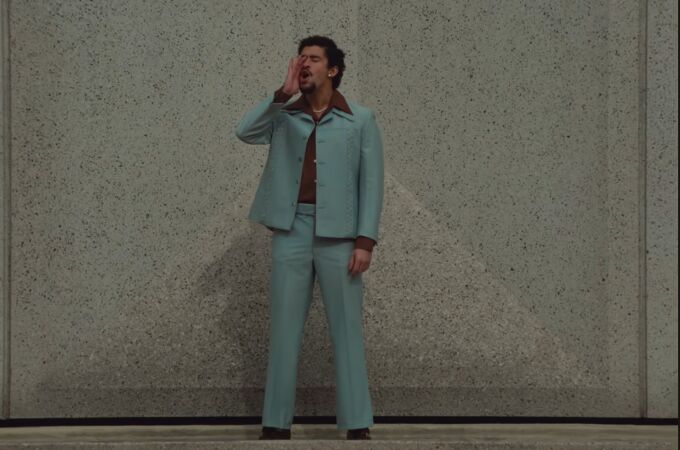 Bad Bunny en el videoclip de "Nuevayol"