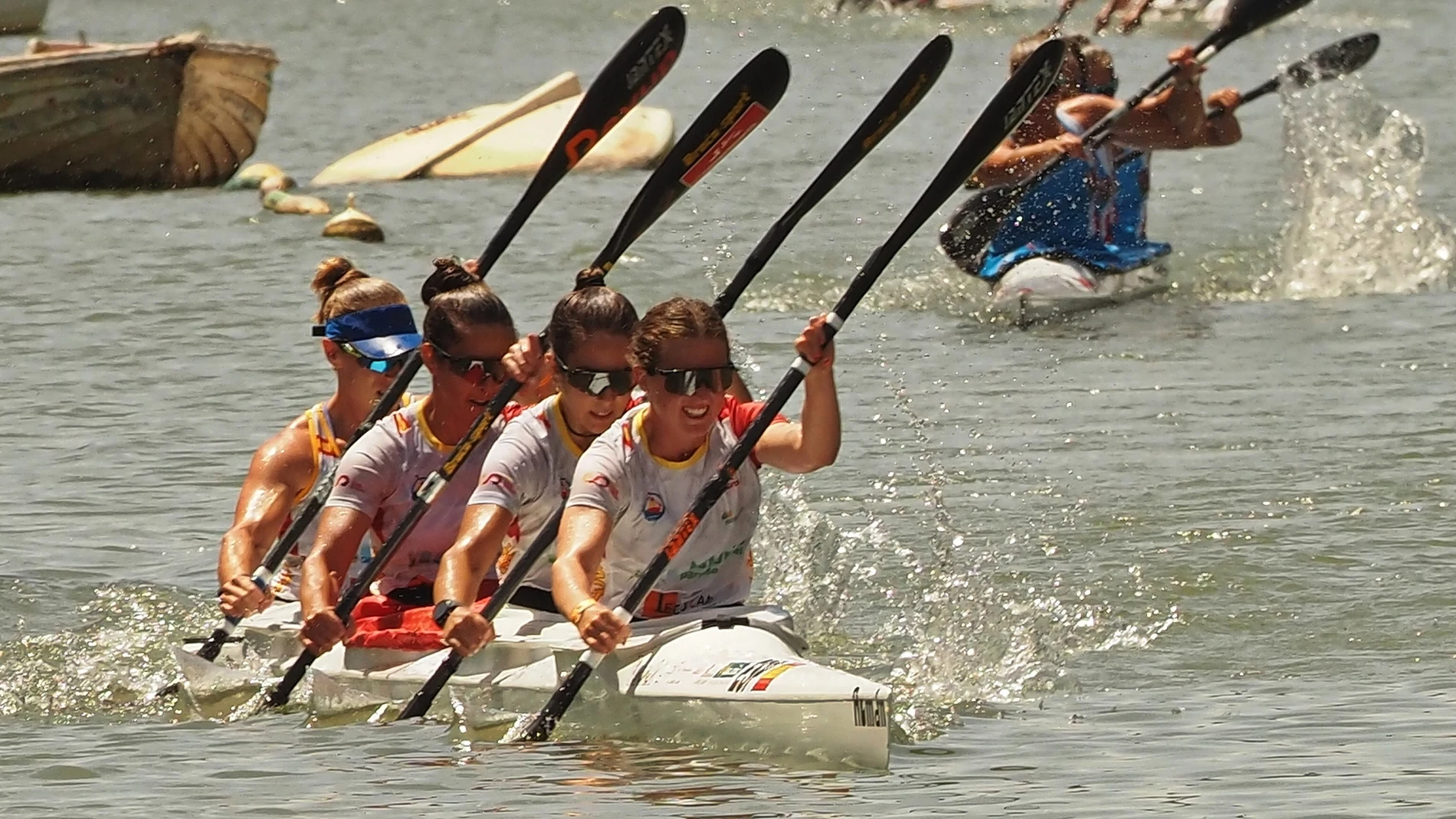 Un instante de la competición femenina con el cuarteto español en cabeza