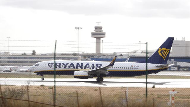Sucesos.- AMP.- Una alerta de incendio en un avión en el aeropuerto de Palma deja 18 heridos leves